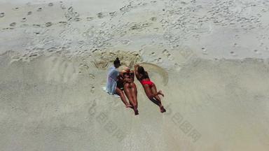 性感的美模型假期有趣的<strong>海滩</strong>清<strong>洁白</strong>色沙子蓝色的背景